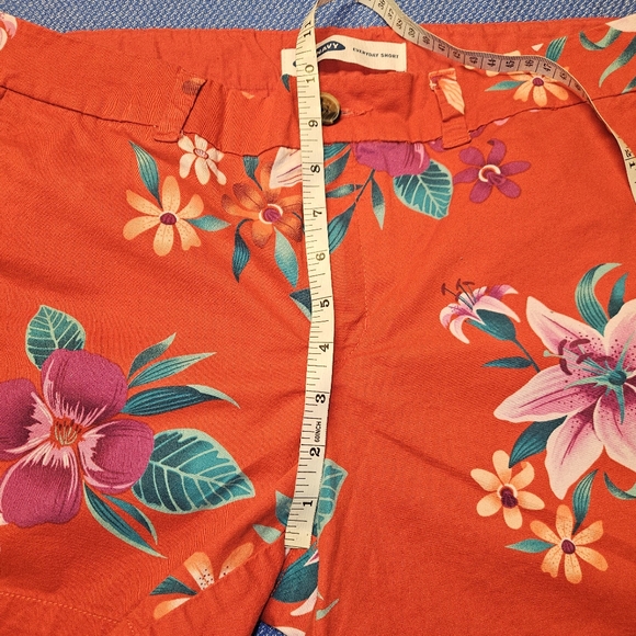 Old Navy Everyday Bright Floral Red 5" Chino Shorts sz10 Front Pockets E.U.C. - Picture 6 of 9